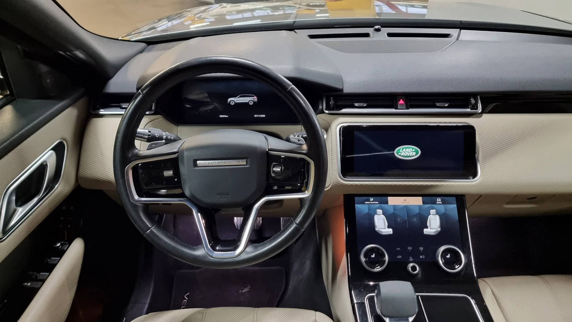 Land Rover Velar photo